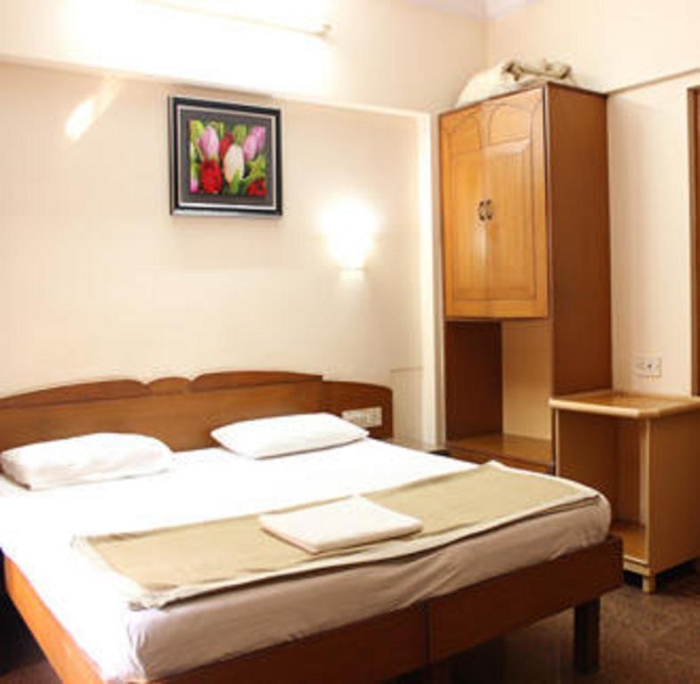Hotel Karan Palace Mumbai Room photo